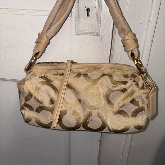 Coach 2008 Beige and Gold Shoulder Bag EUC rose gold hardware - Picture 3 of 14